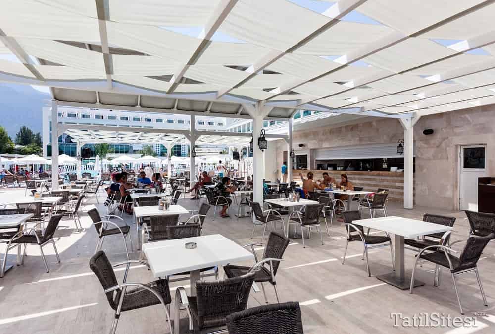 Karmir Hotel Resort & Spa